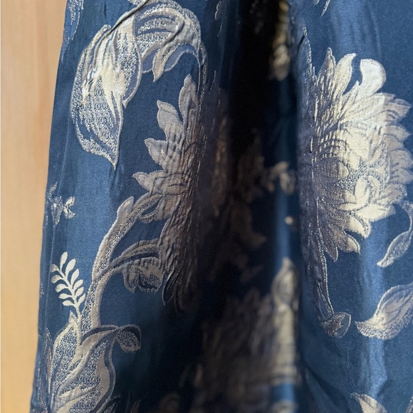 NWT White House Black Market Black and Gold Skirt metallic jacquard floral - Picture 5 of 11